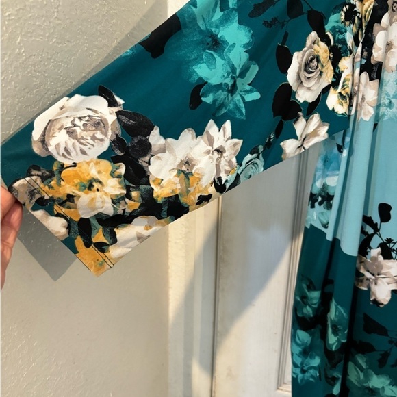 NWOT JM Collection Floral Knit Top with Silver and Gold Mini Studs - Picture 6 of 8